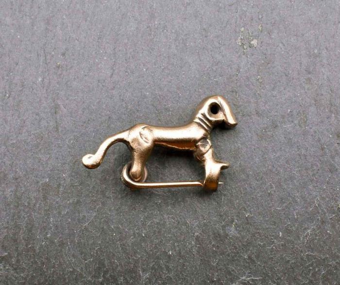 Kleine keltische Pferdchenfibel aus Bronze